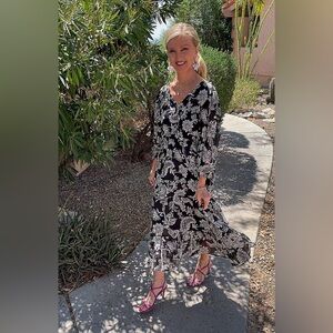 NWT FALL ARRIVAL STUNNING DESIGNER BLACK & WHITE MIDI DRESS-XS